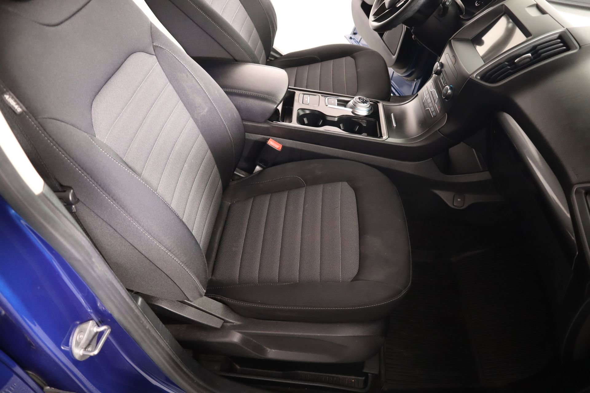 Used 2020 Ford Edge SE image 12