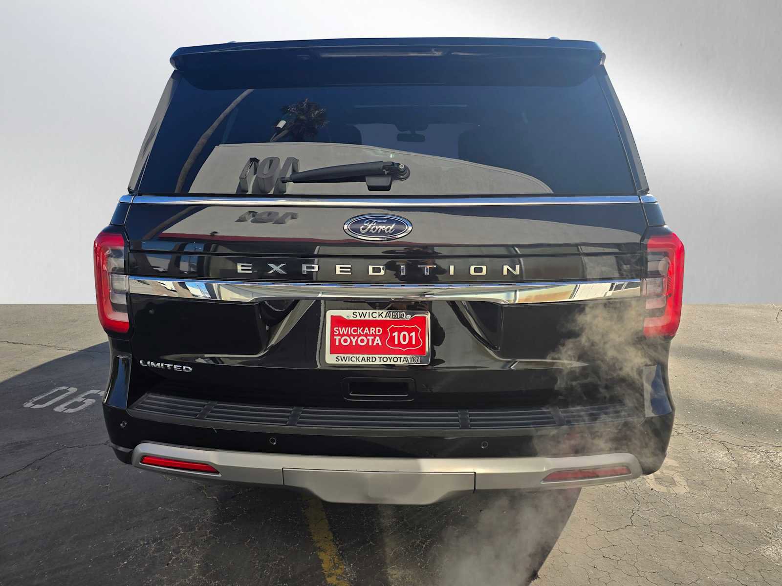 Used 2023 Ford Expedition Limited image 4