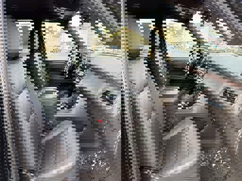 Used 2023 Chevrolet Tahoe LT image 34