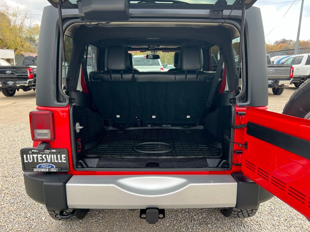 Used 2015 Jeep Wrangler Unlimited Sahara w/ Connectivity Group image 17