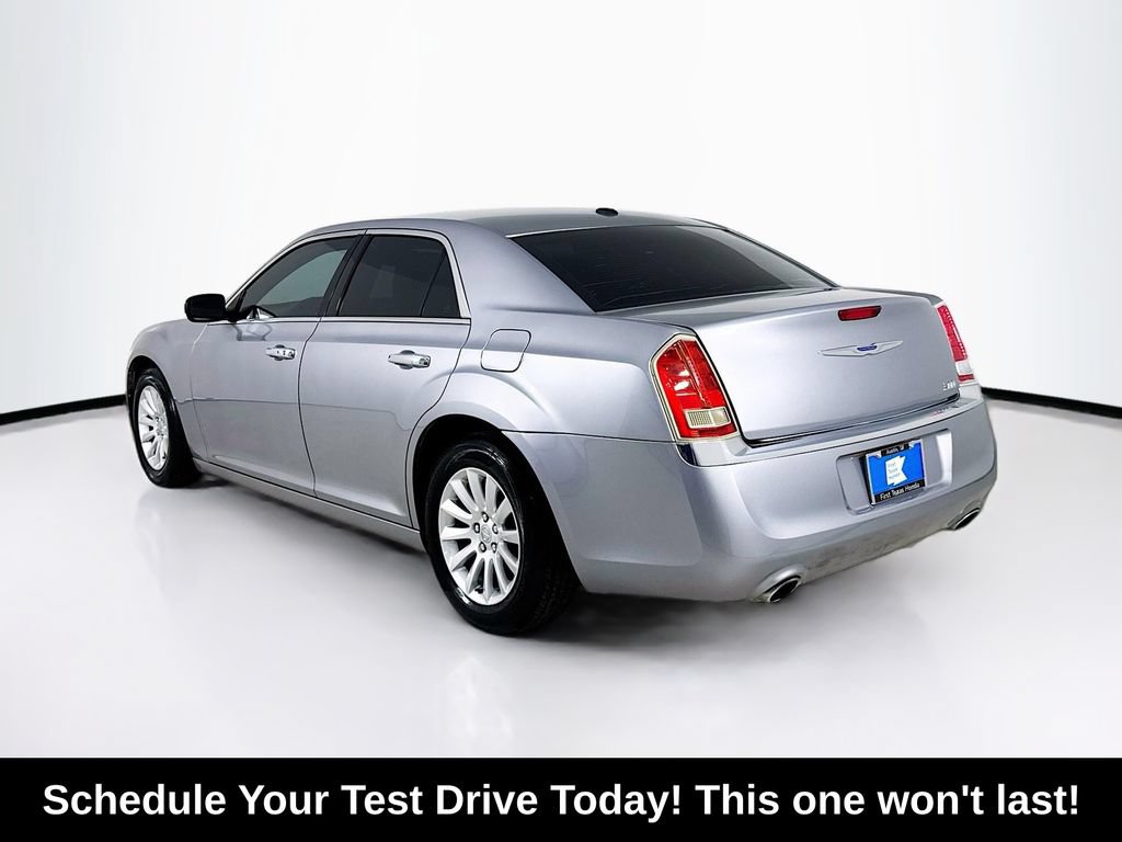 Used 2014 Chrysler 300 RWD image 5