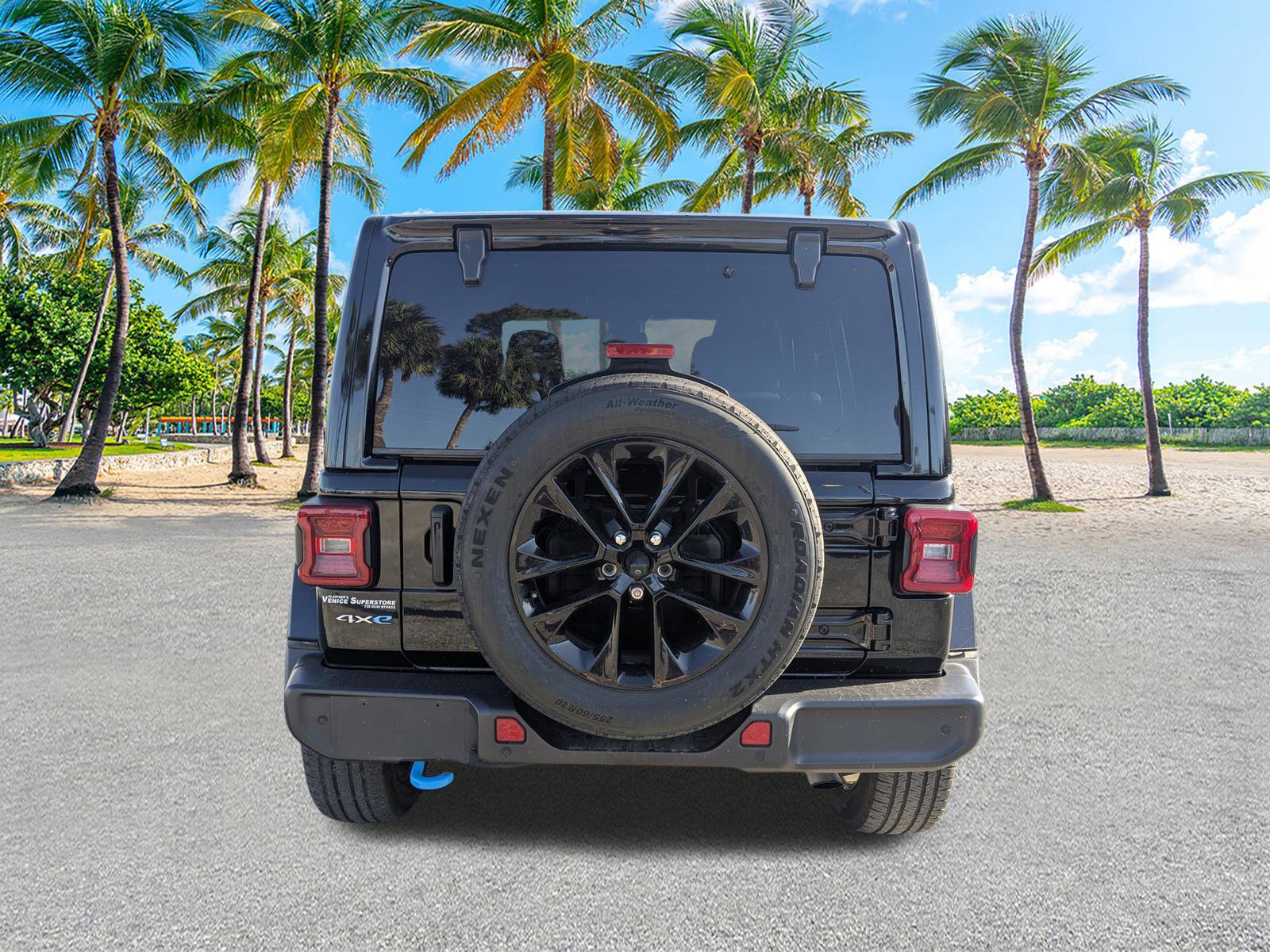 Used 2024 Jeep Wrangler Unlimited Sahara w/ Safety Group AWD/4WD image 5