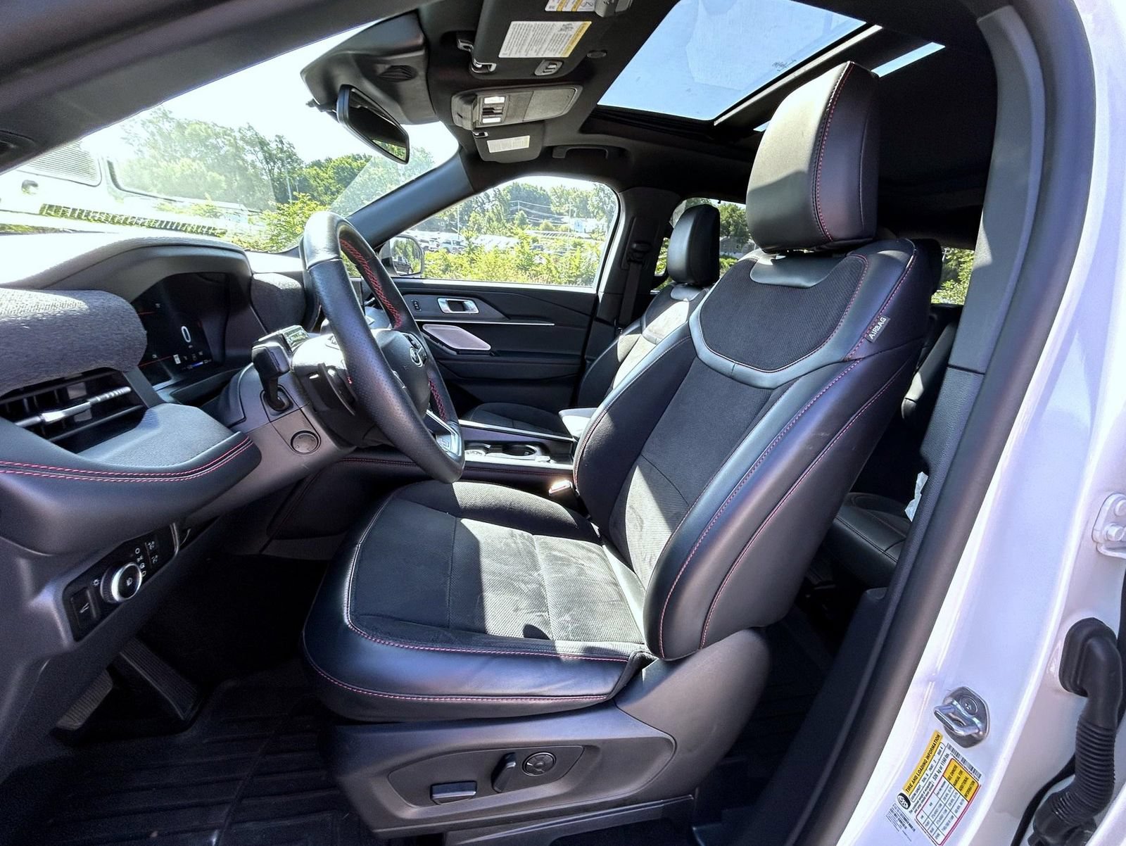 Used 2025 Ford Explorer ST AWD/4WD image 10