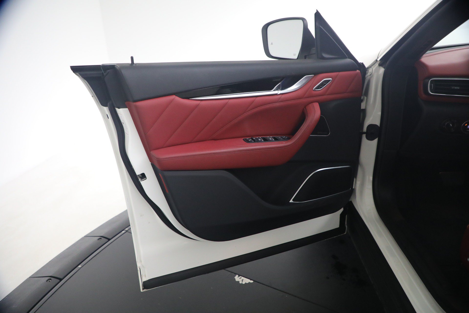 Certified 2023 Maserati Levante GT AWD/4WD image 23