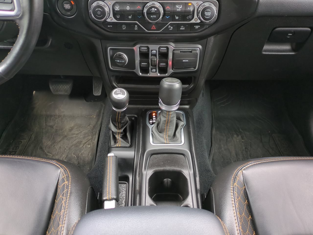 Used 2022 Jeep Wrangler Unlimited Sahara AWD/4WD image 19