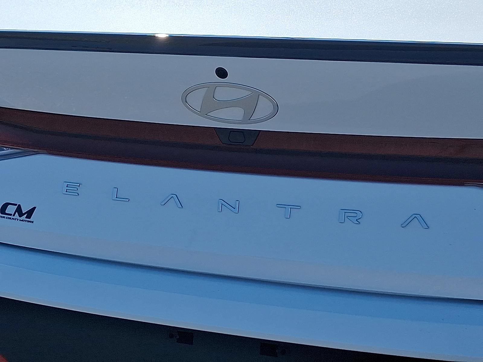 New 2026 Hyundai Elantra SEL Sport FWD image 17