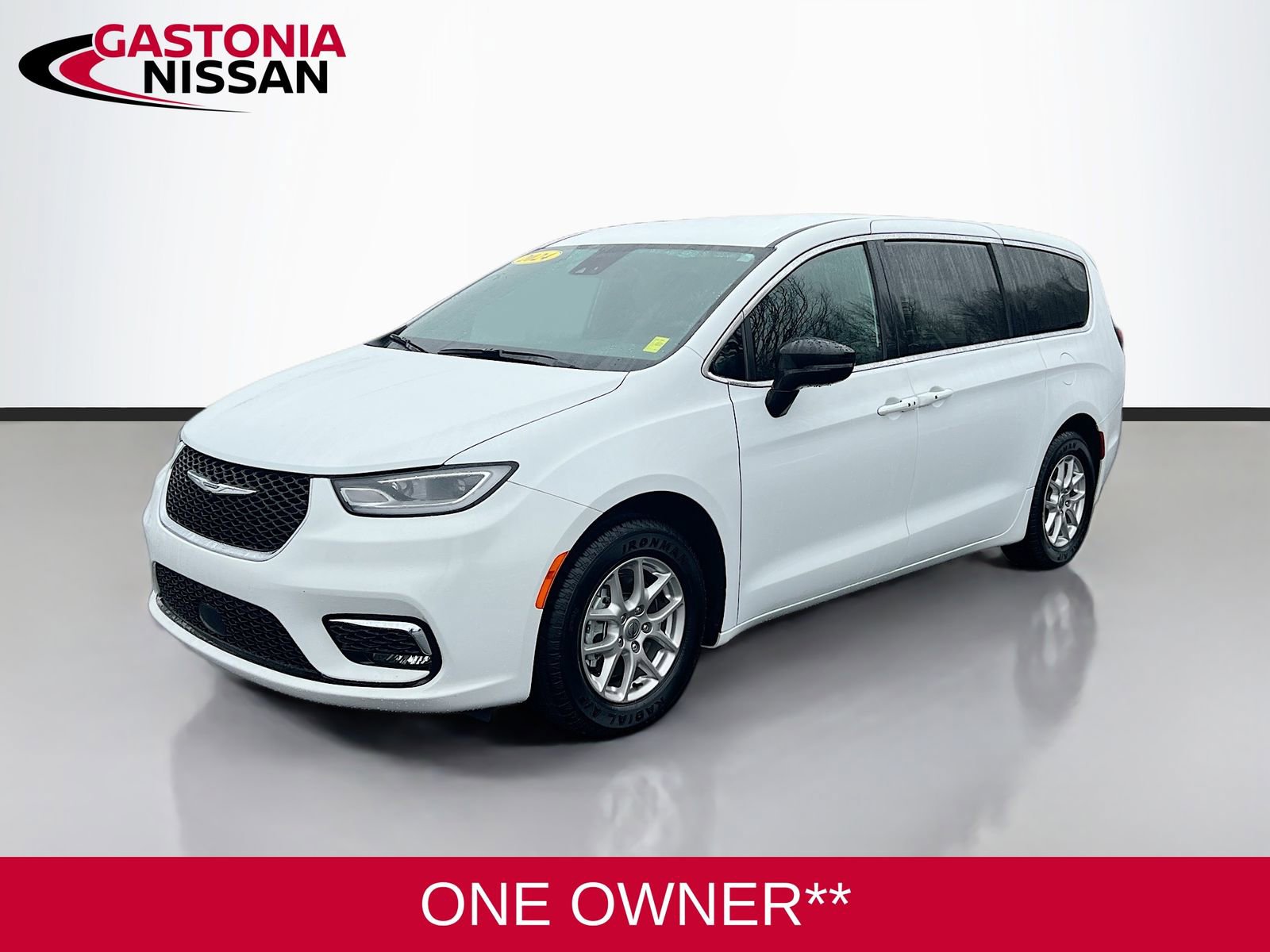 Used 2024 Chrysler Pacifica Touring video 3