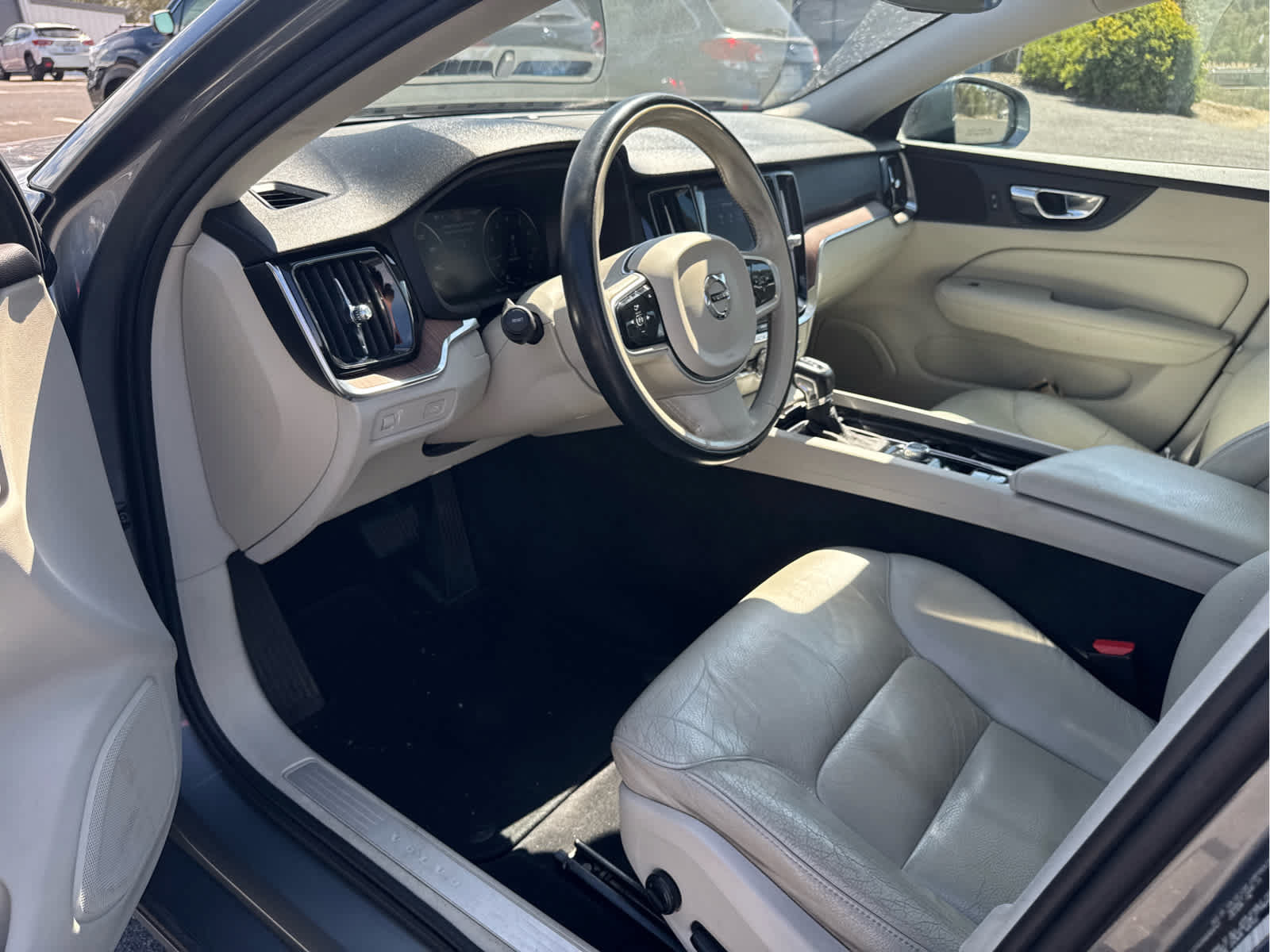 Used 2021 Volvo S60 T6 Momentum AWD/4WD image 7