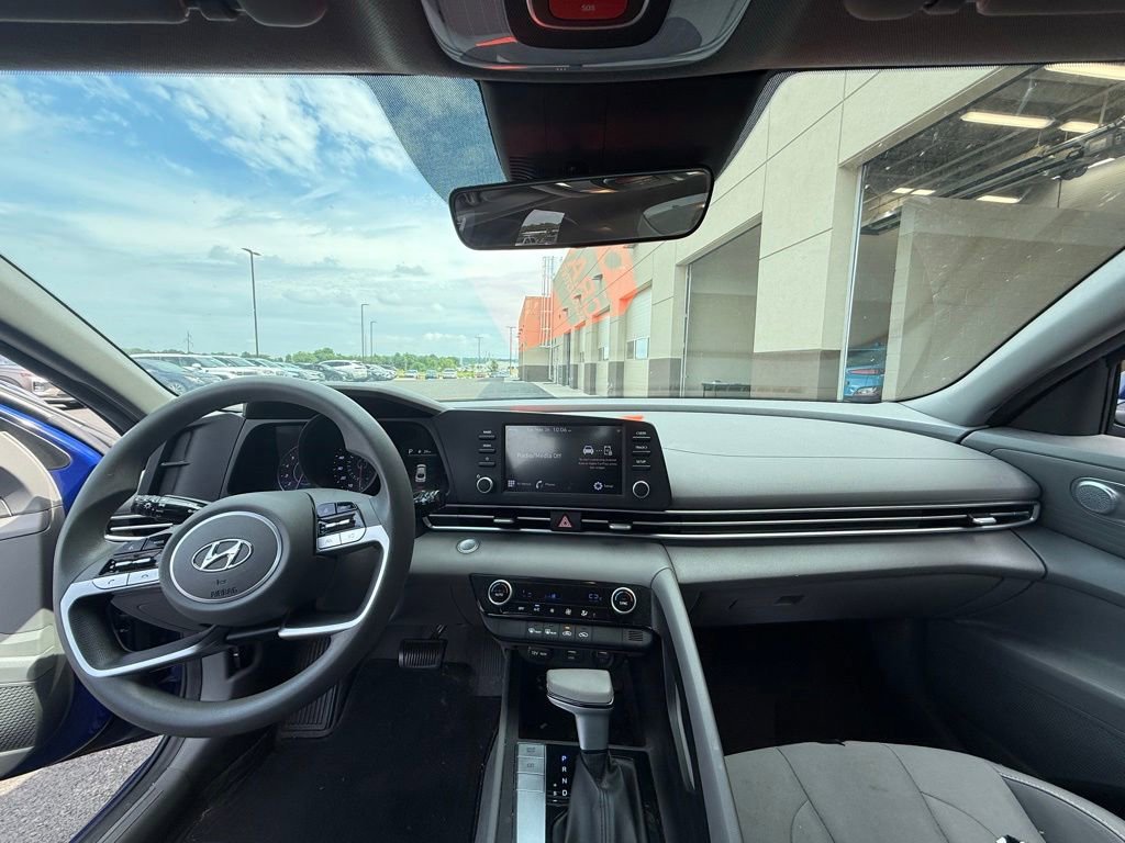 Used 2023 Hyundai Elantra SEL w/ Preferred Accessory Package FWD image 26