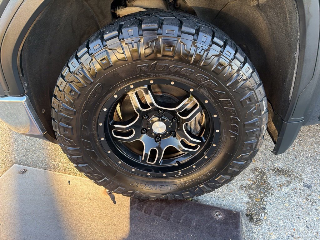 Used 2020 GMC Sierra 1500 SLT image 25