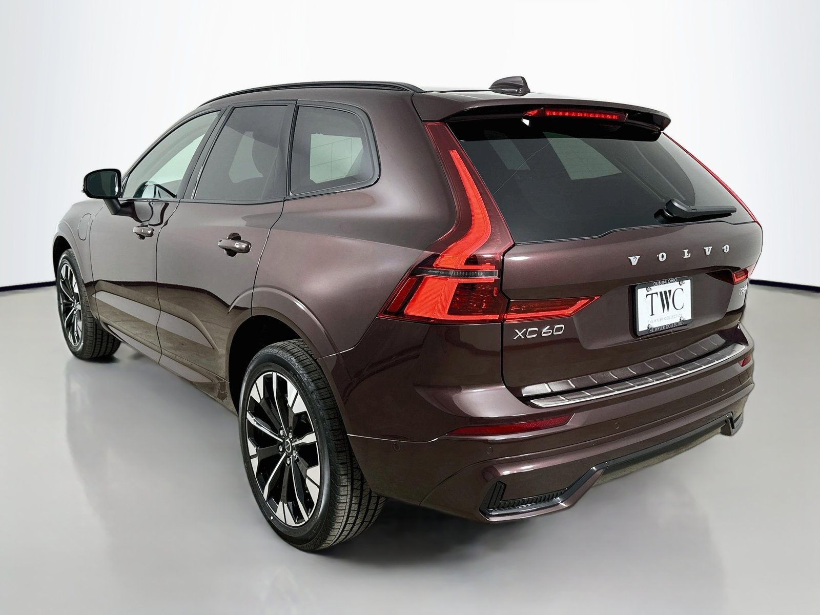 New 2026 Volvo XC60 T8 Plus w/ Protection Package Premier AWD/4WD image 7
