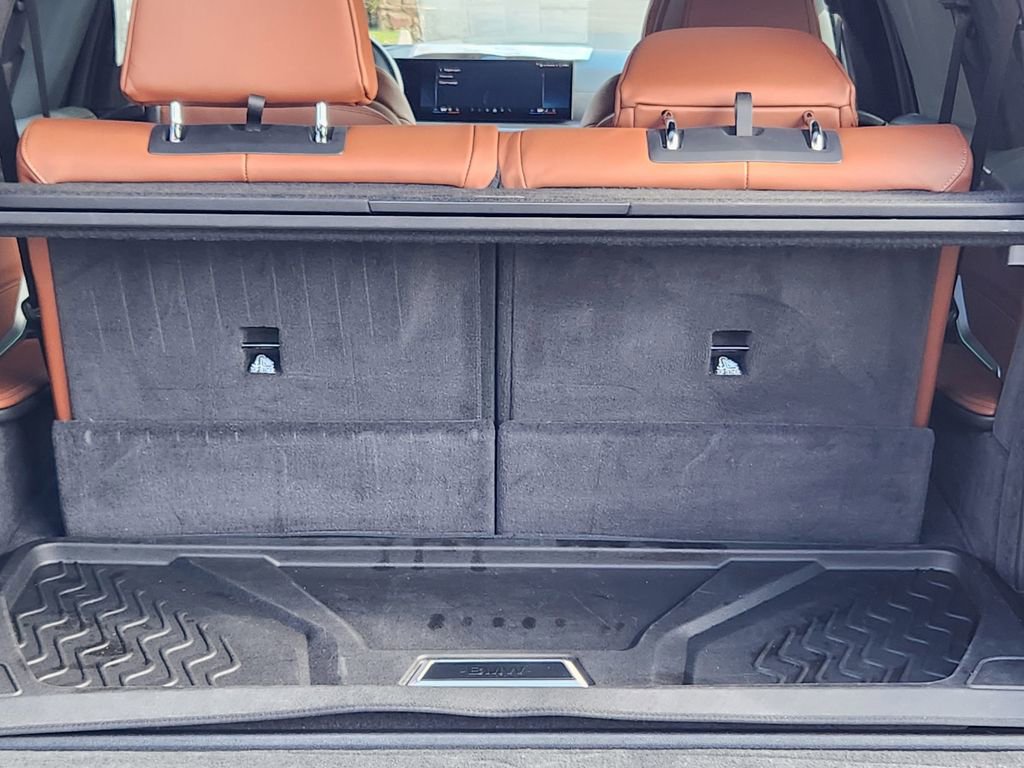 Used 2025 BMW X7 M60i image 32