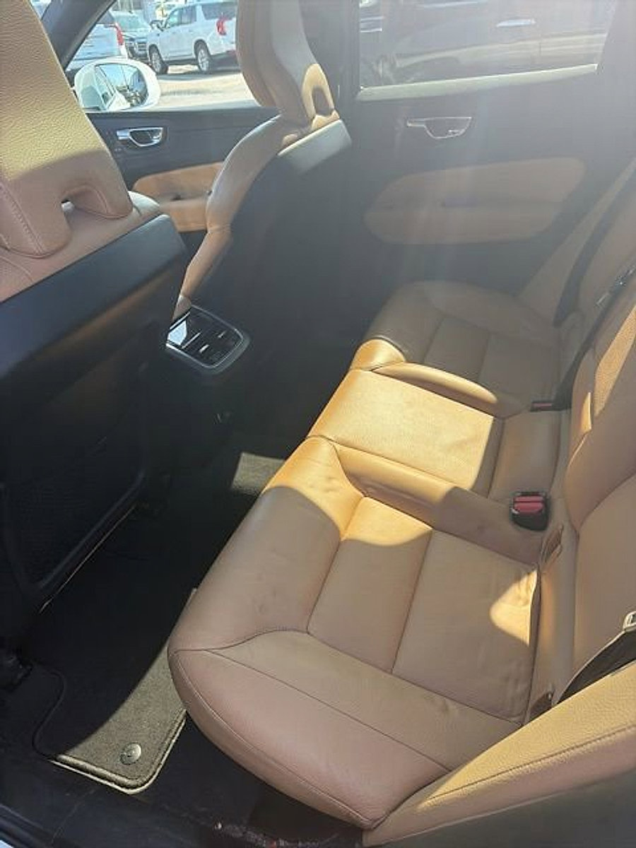 Used 2019 Volvo XC60 T5 Inscription image 4