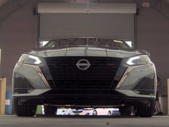 Used 2025 Nissan Altima 2.5 SR AWD/4WD image 2