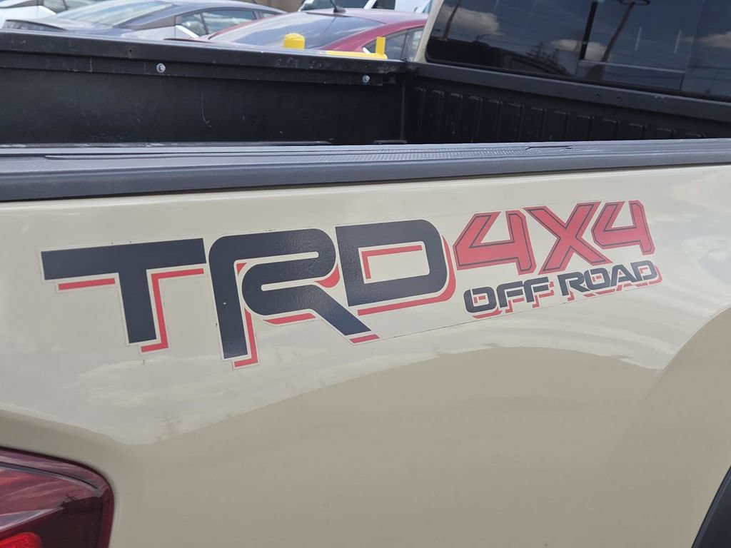 Used 2018 Toyota Tacoma TRD Off-Road AWD/4WD image 8