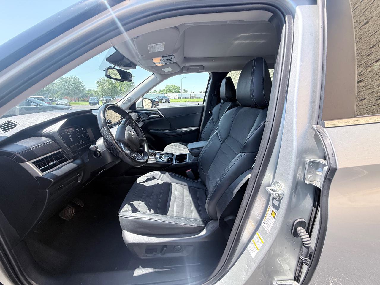 Used 2023 Mitsubishi Outlander SE AWD/4WD image 7