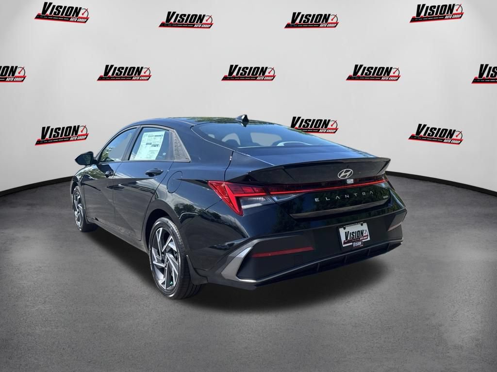 New 2025 Hyundai Elantra SEL FWD image 7