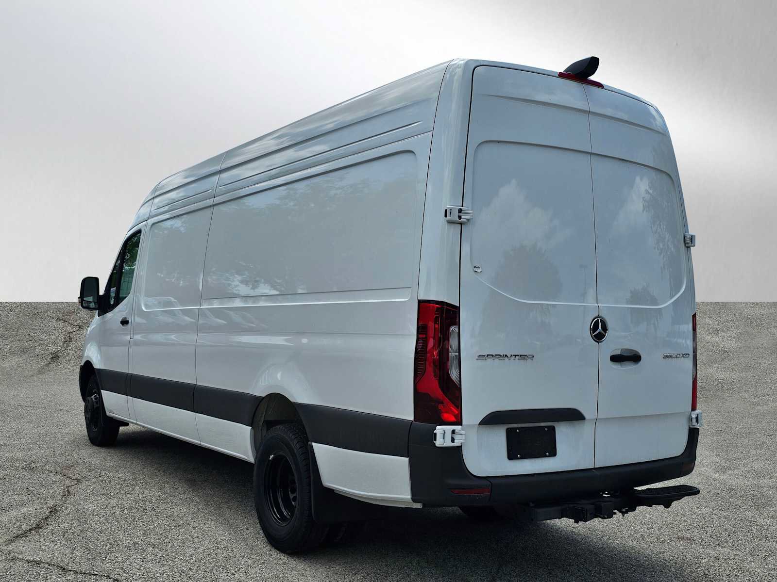 Used 2024 Mercedes-Benz Sprinter 3500 image 6