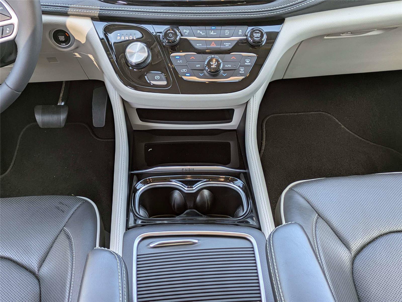 Certified 2023 Chrysler Pacifica Limited FWD image 22