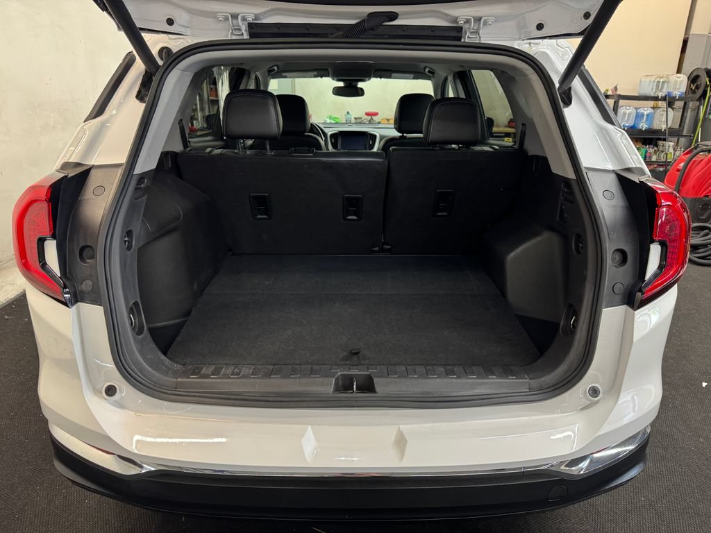 Used 2024 GMC Terrain SLT AWD/4WD image 6