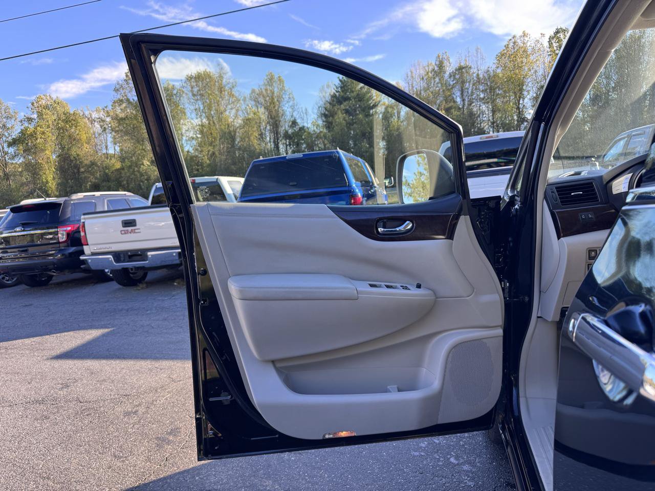 Used 2017 Nissan Quest SV FWD image 9