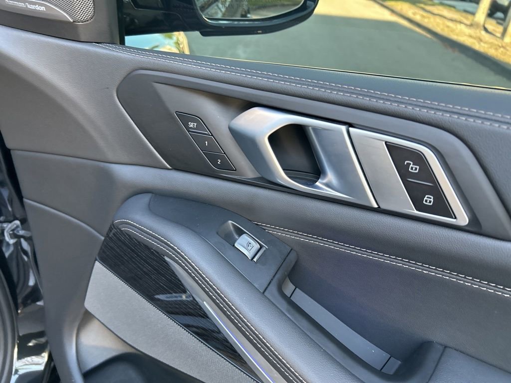 Used 2024 BMW X7 xDrive40i w/ M Sport Package image 27
