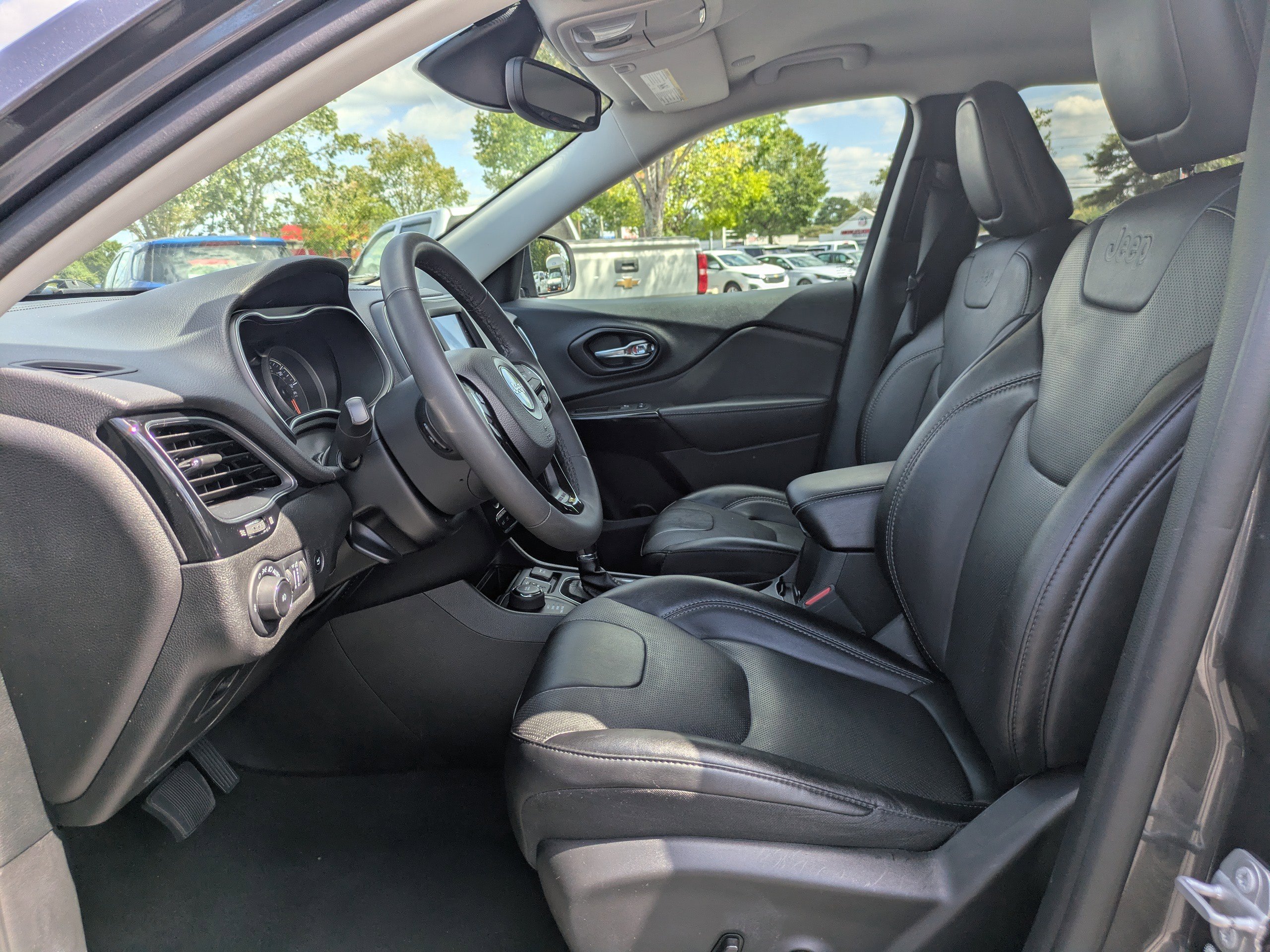 Used 2023 Jeep Cherokee Altitude Lux image 21