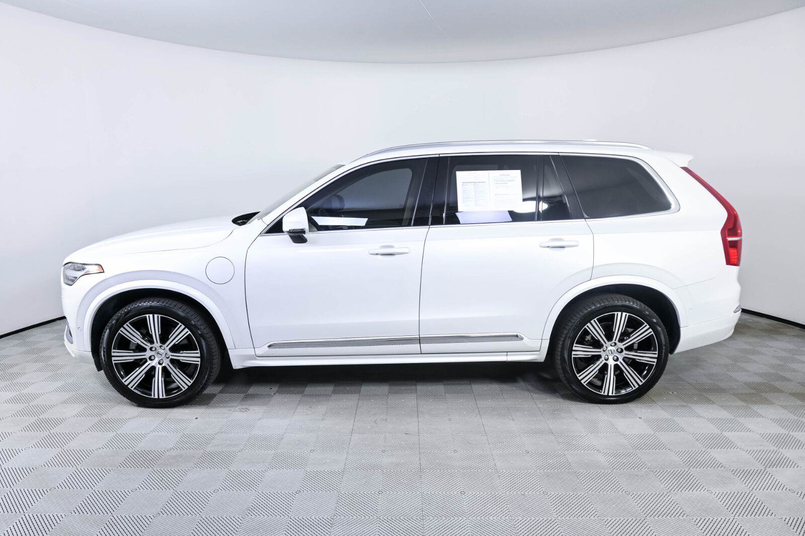 Used 2025 Volvo XC90 T8 Plus w/ Protection Package Premier AWD/4WD image 2