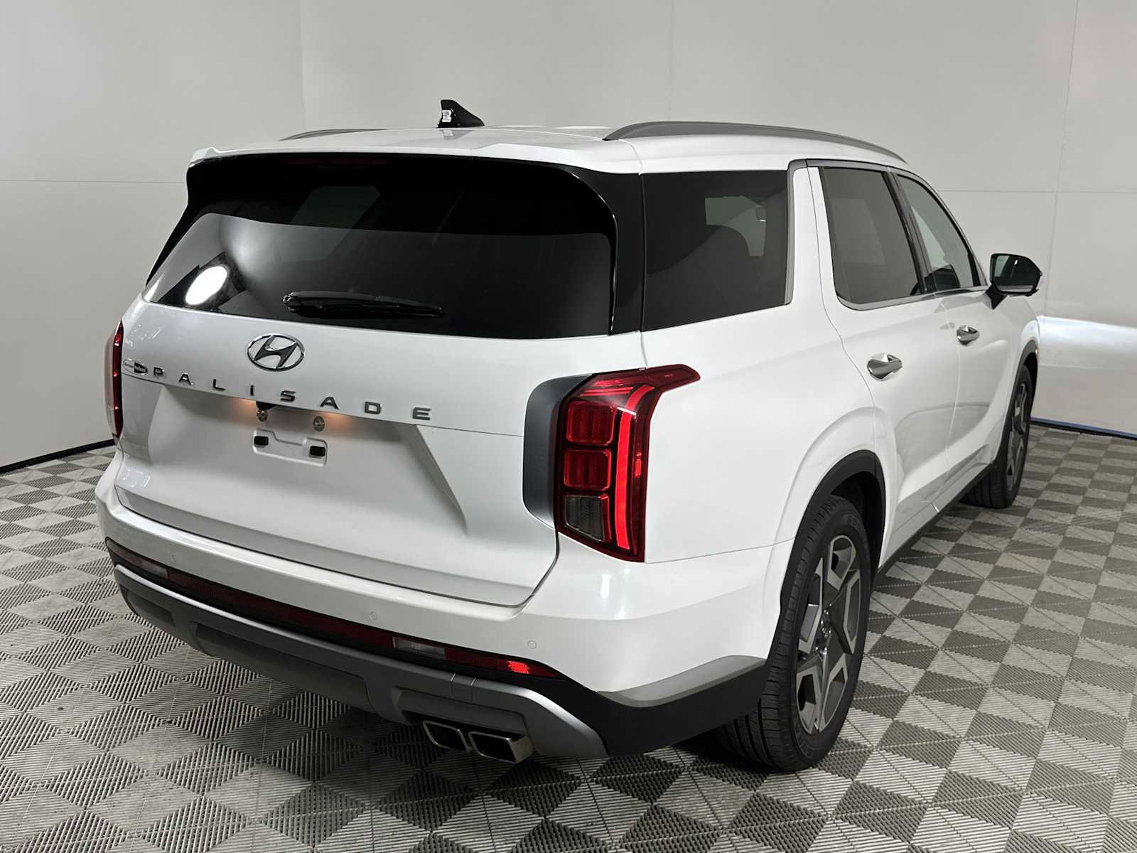 Used 2024 Hyundai Palisade Limited FWD image 8