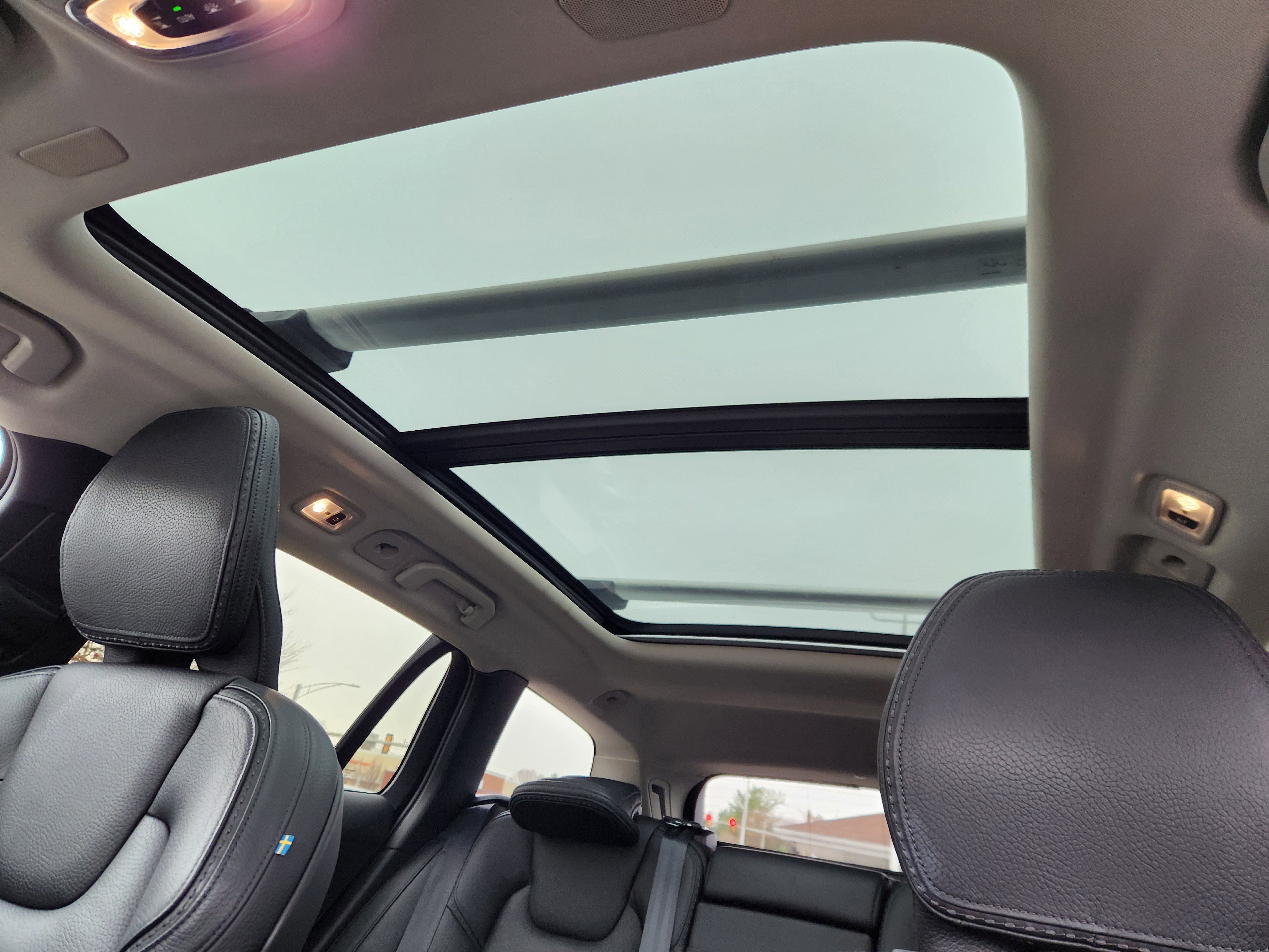 Used 2020 Volvo V60 T5 Cross Country w/ Protection Package Premier image 16