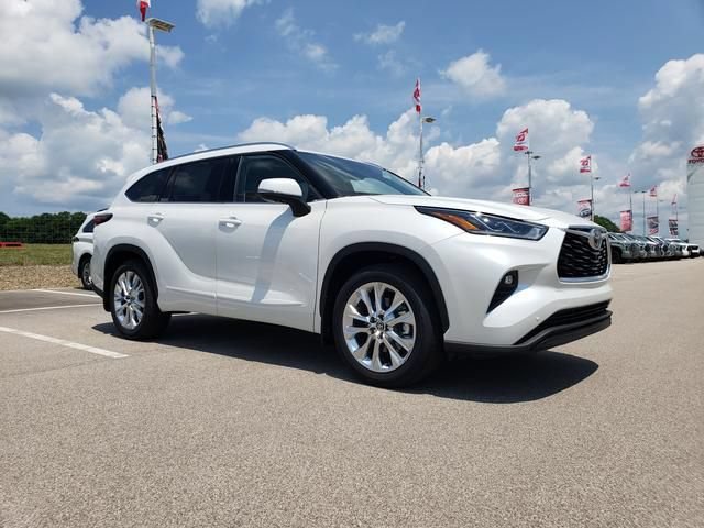 New 2026 Toyota Highlander Limited AWD/4WD image 3