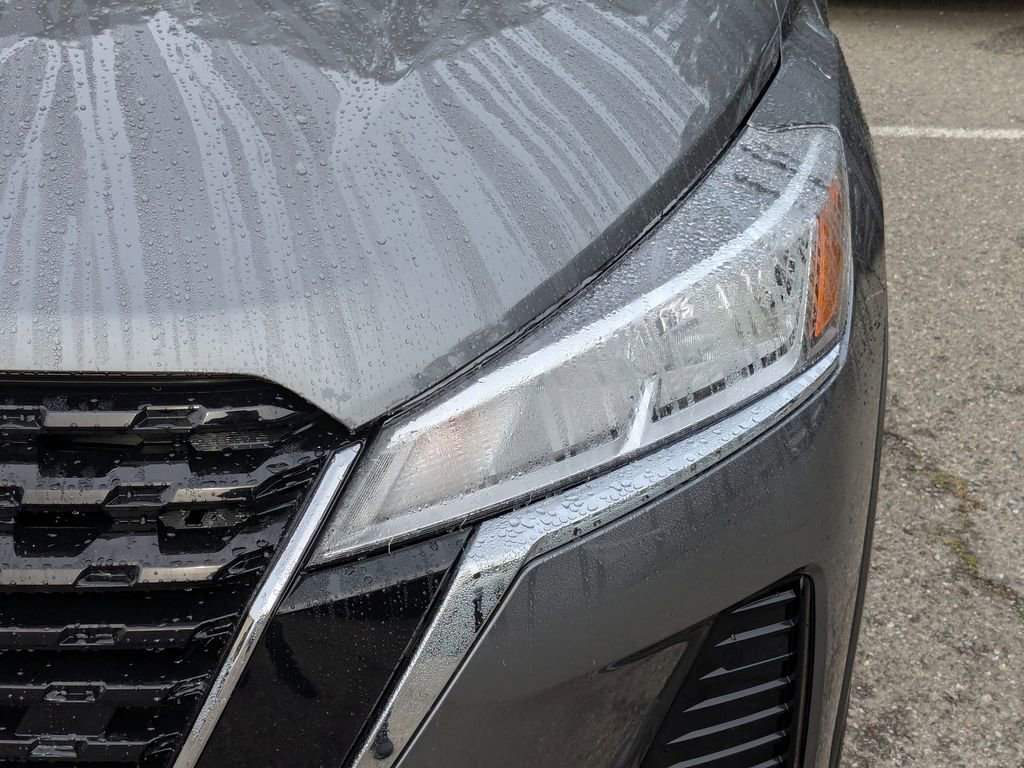 Certified 2025 Nissan Kicks Play S image 10