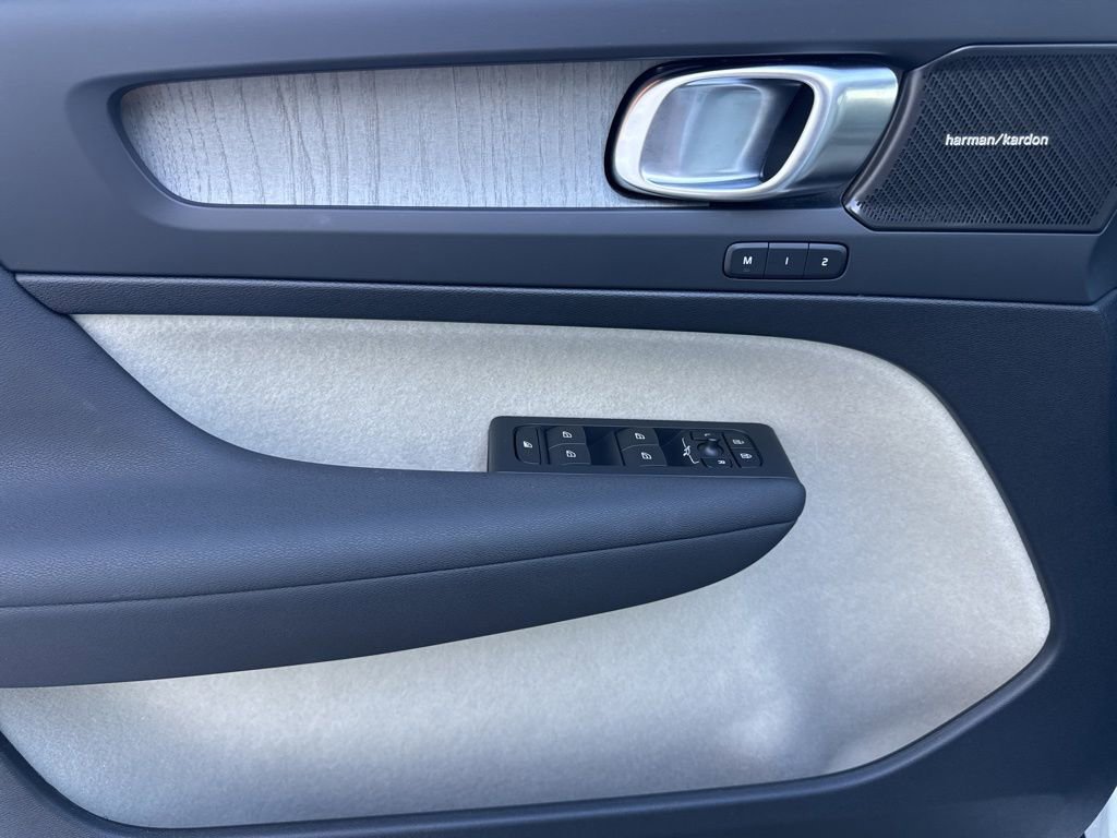 Used 2024 Volvo XC40 B5 Plus w/ Protection Package Premier image 19