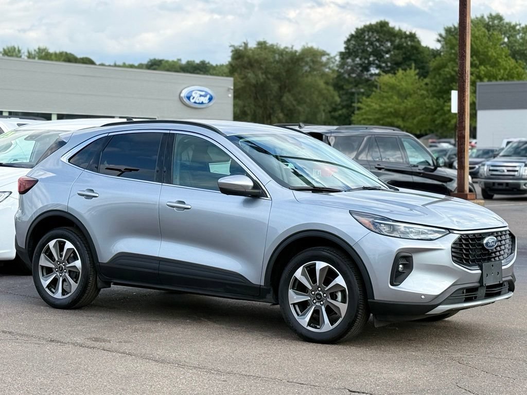 Used 2024 Ford Escape Platinum AWD/4WD image 27