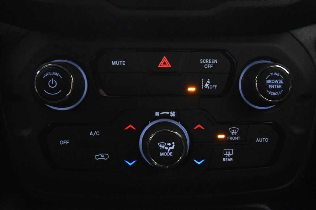 Used 2023 Jeep Renegade Trailhawk w/ Trailer Tow Group AWD/4WD image 31