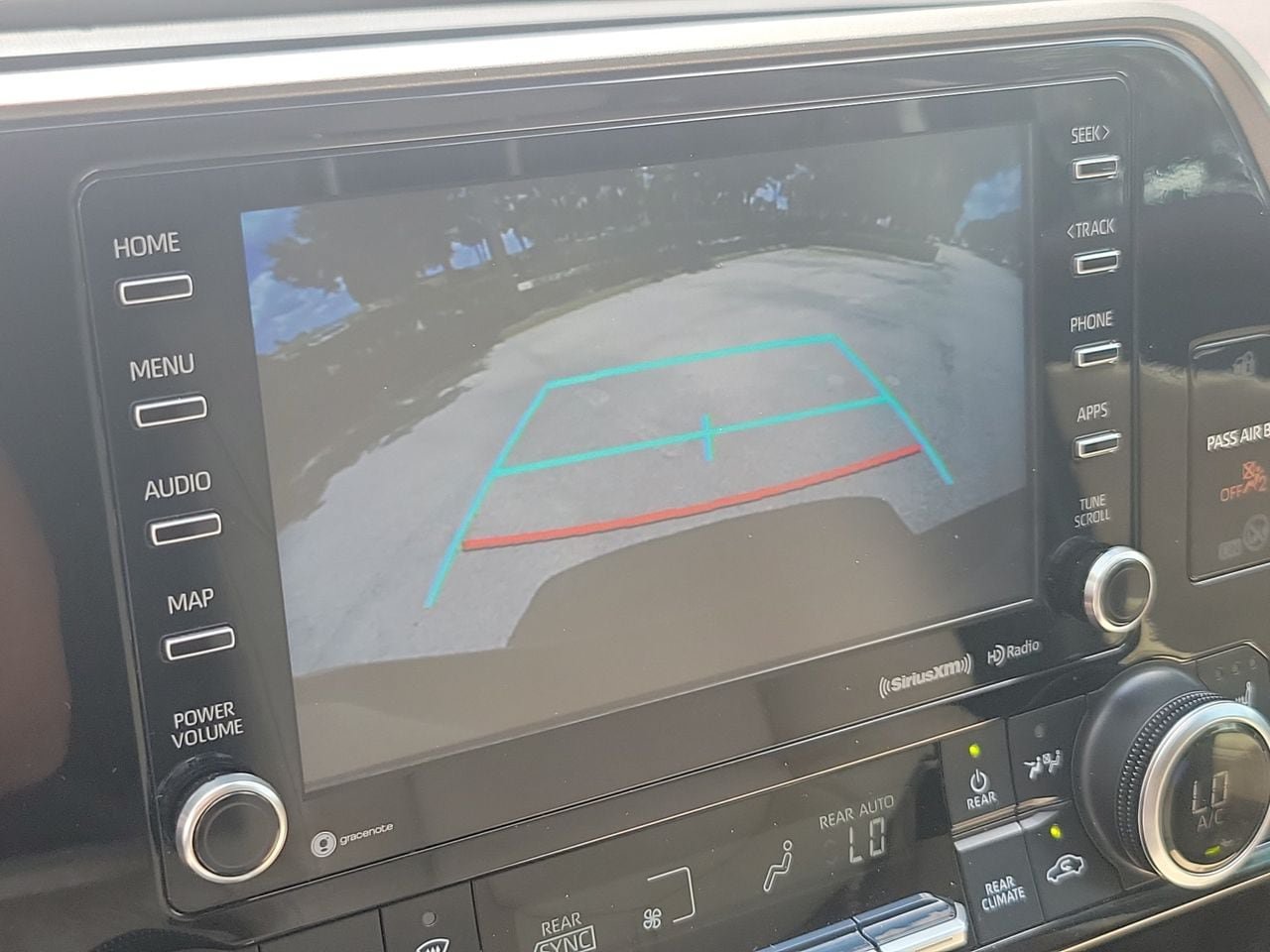 Used 2021 Toyota Highlander XLE FWD image 26