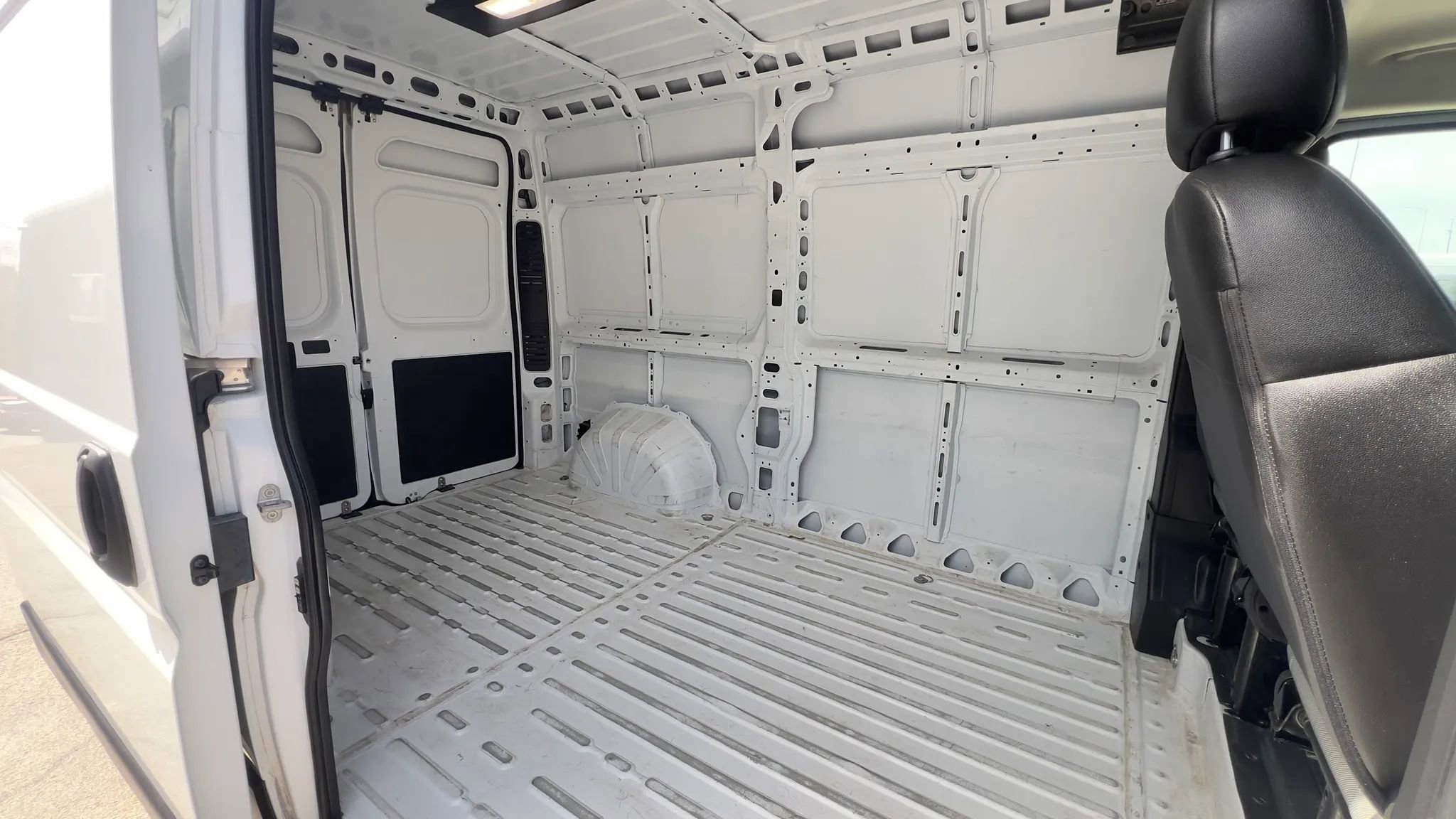 Used 2025 RAM ProMaster 2500 w/ Convenience Group FWD image 16