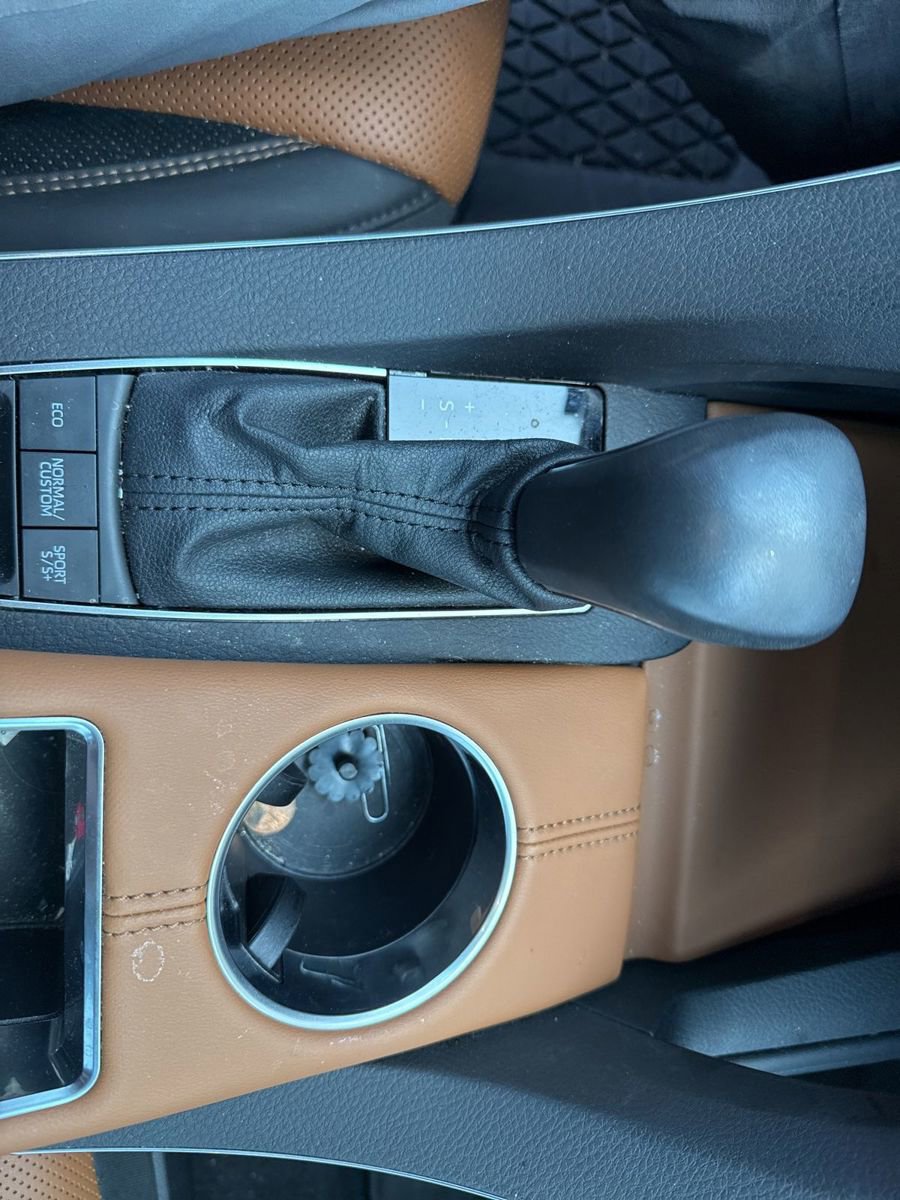 Used 2022 Toyota Avalon Touring w/ Advanced Safety Package image 16