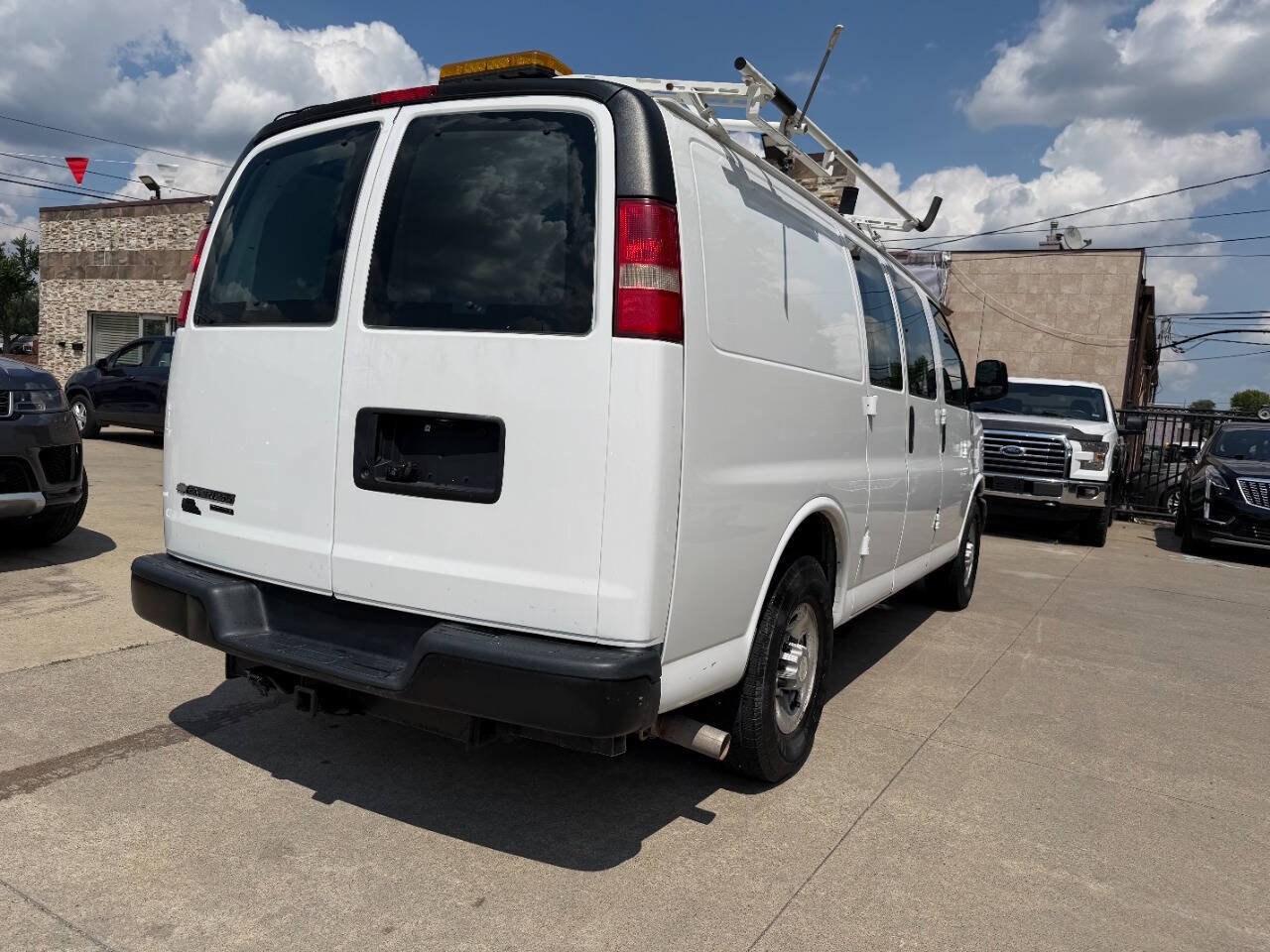 Used 2012 Chevrolet Express 2500 w/ Cold Climate Package RWD image 8