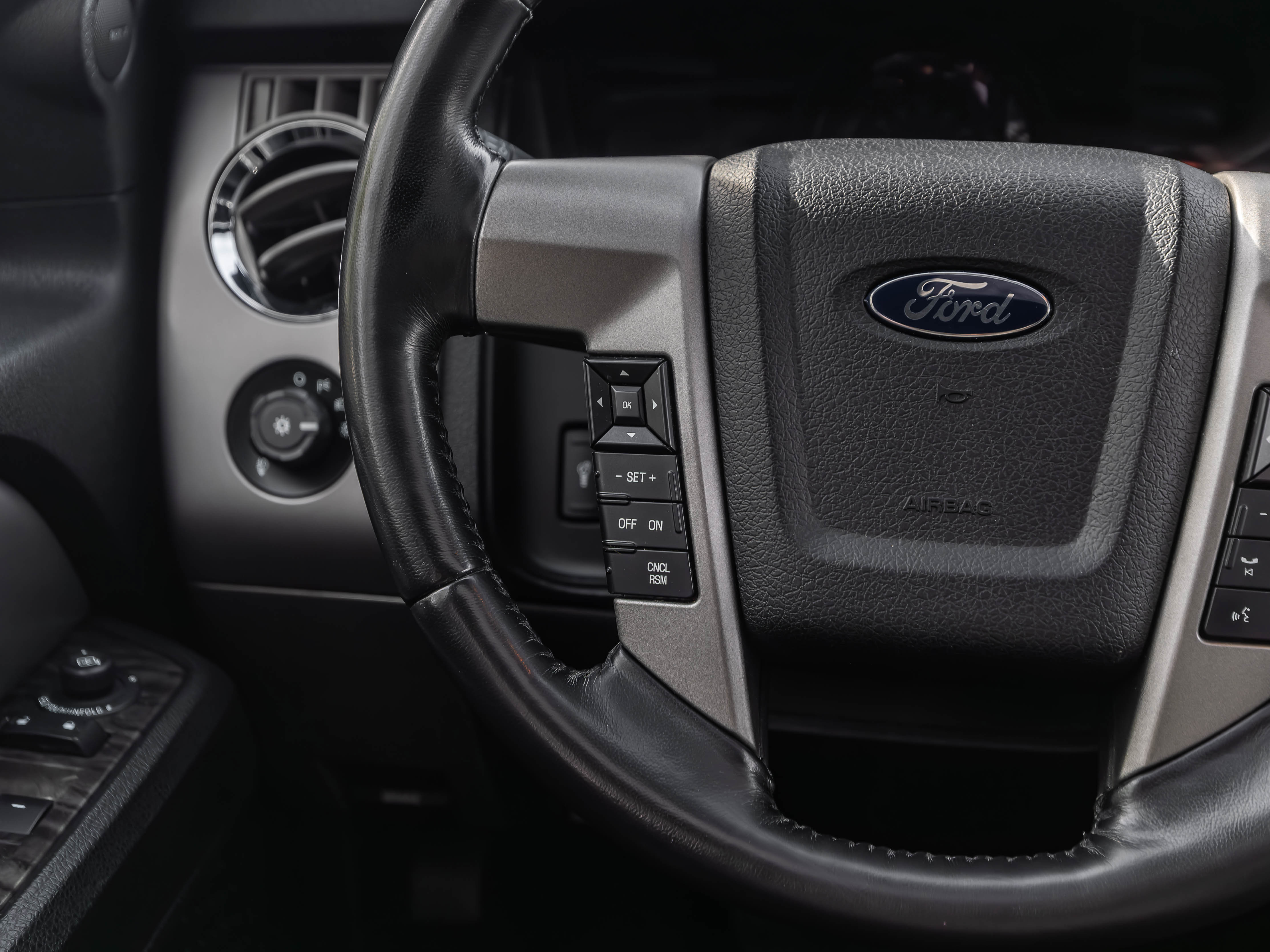 Used 2017 Ford Expedition Limited w/ Equipment Group 301A image 7