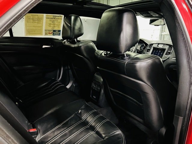 Used 2016 Chrysler 300 S image 28