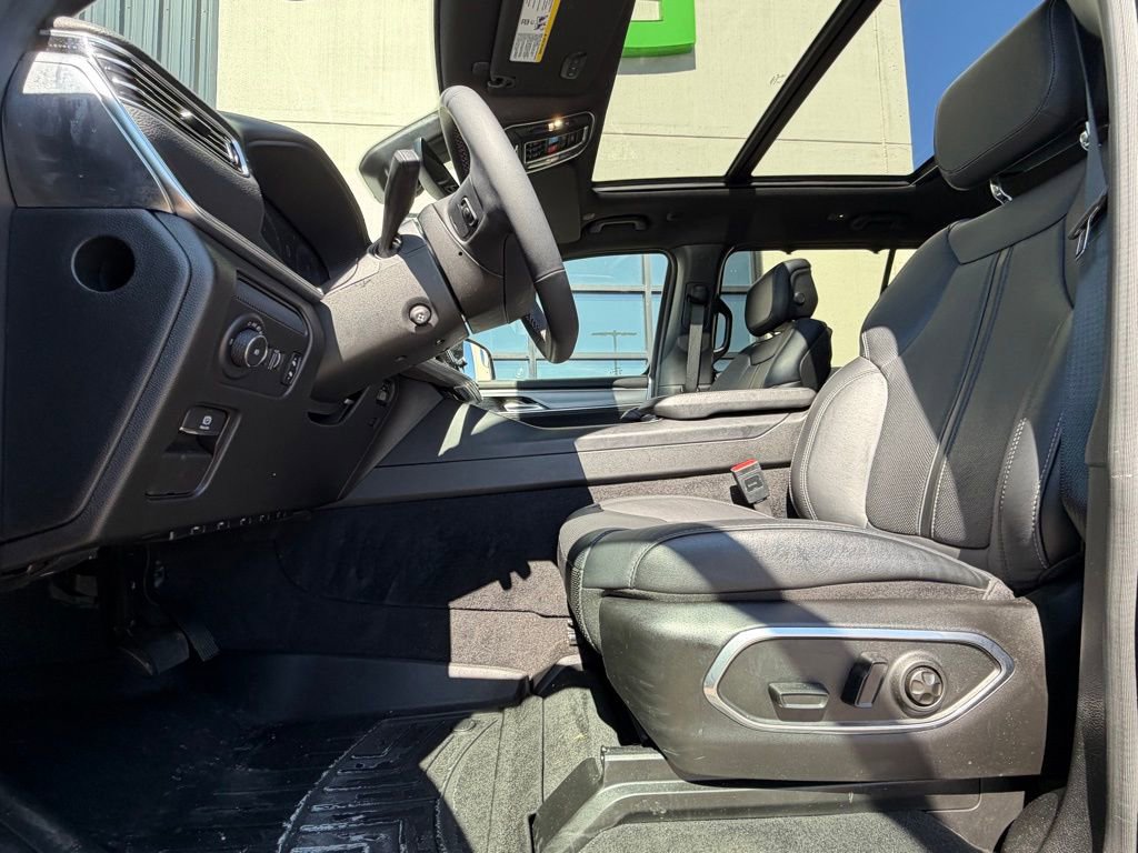 Used 2024 Jeep Wagoneer Series II w/ Convenience Group I AWD/4WD image 9