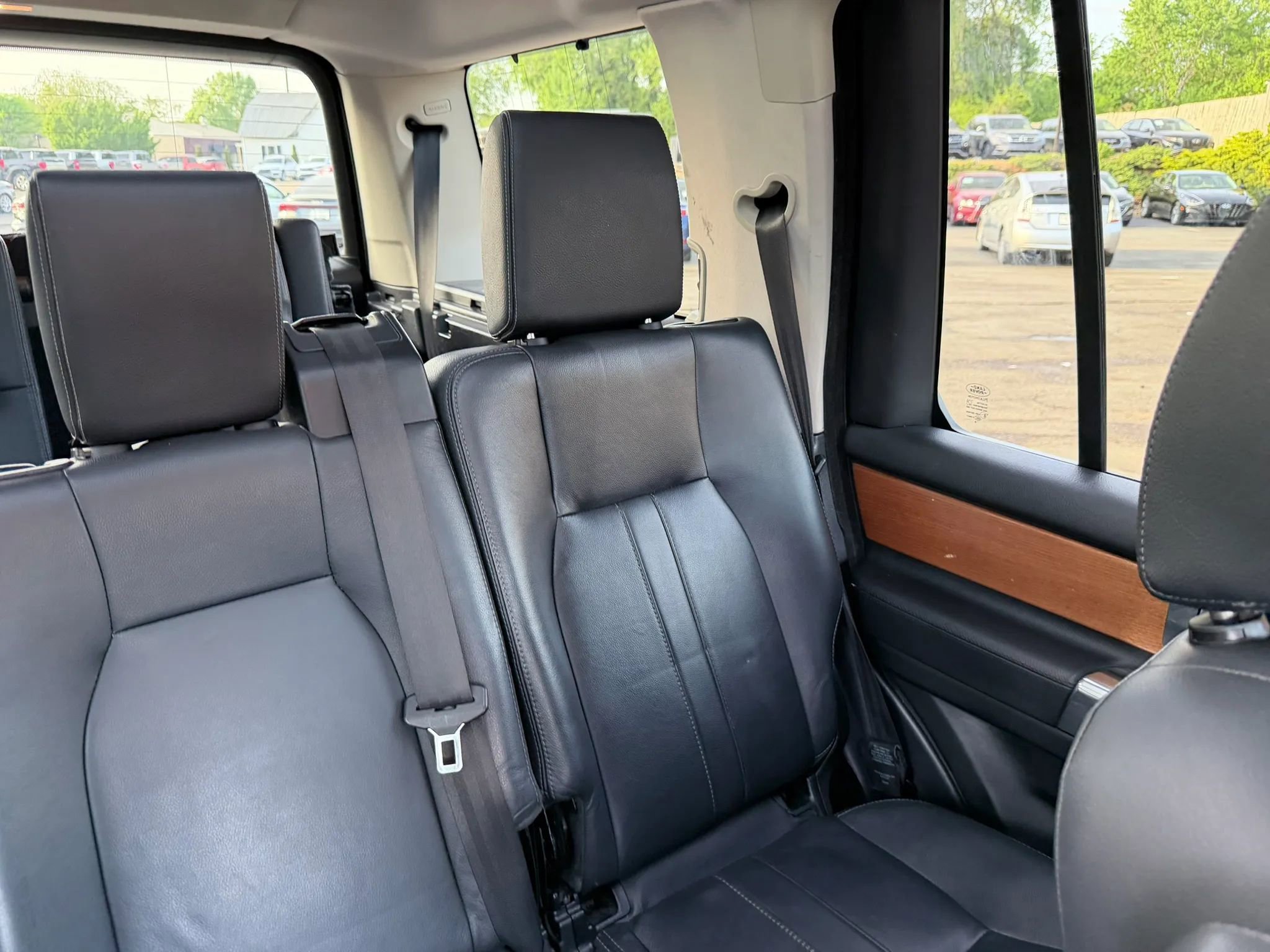 Used 2015 Land Rover LR4 HSE AWD/4WD image 30