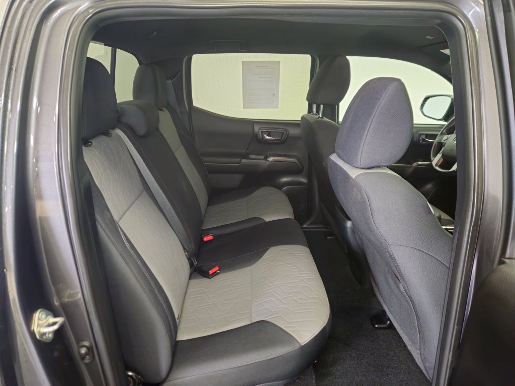 Used 2020 Toyota Tacoma TRD Sport AWD/4WD image 7
