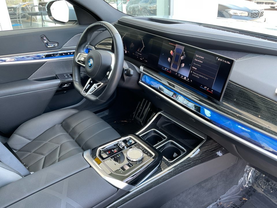 Certified 2024 BMW i7 eDrive50 w/ M Sport Package RWD image 30