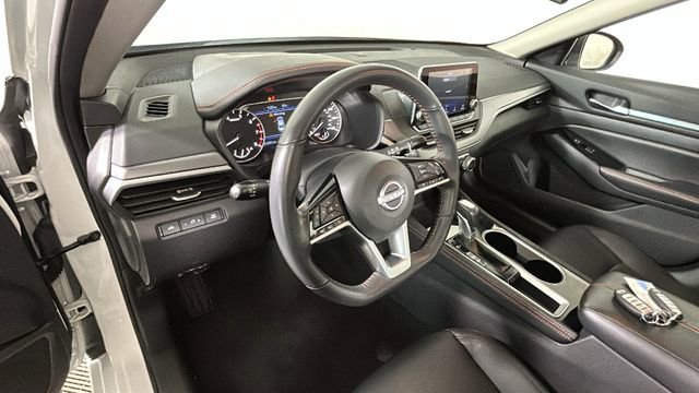 Used 2024 Nissan Altima 2.5 SR FWD image 14