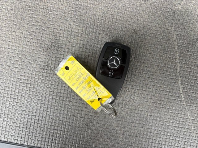 Used 2024 Mercedes-Benz Sprinter 2500 image 17