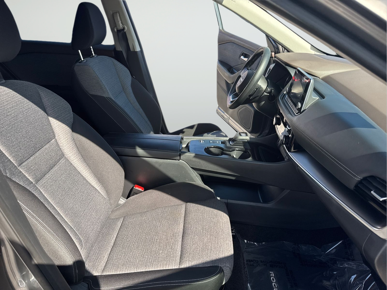 Certified 2022 Nissan Rogue SV FWD image 33