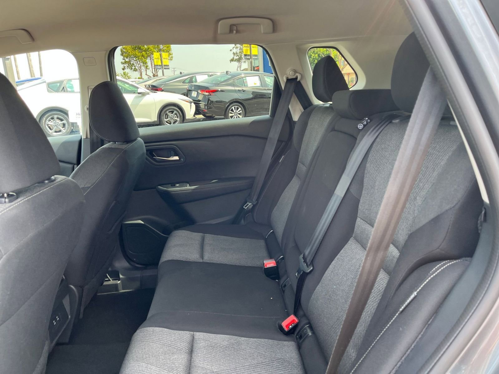 Used 2025 Nissan Rogue SV FWD image 28