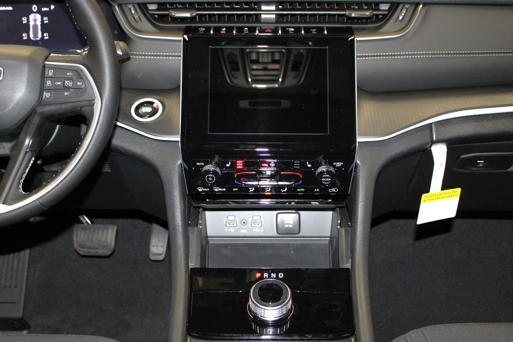 New 2025 Jeep Grand Cherokee Laredo X w/ Luxury Tech Group I image 12